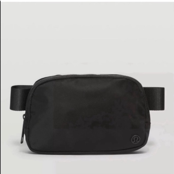 lululemon athletica Handbags - Lululemon - Everywhere Belt Bag - black